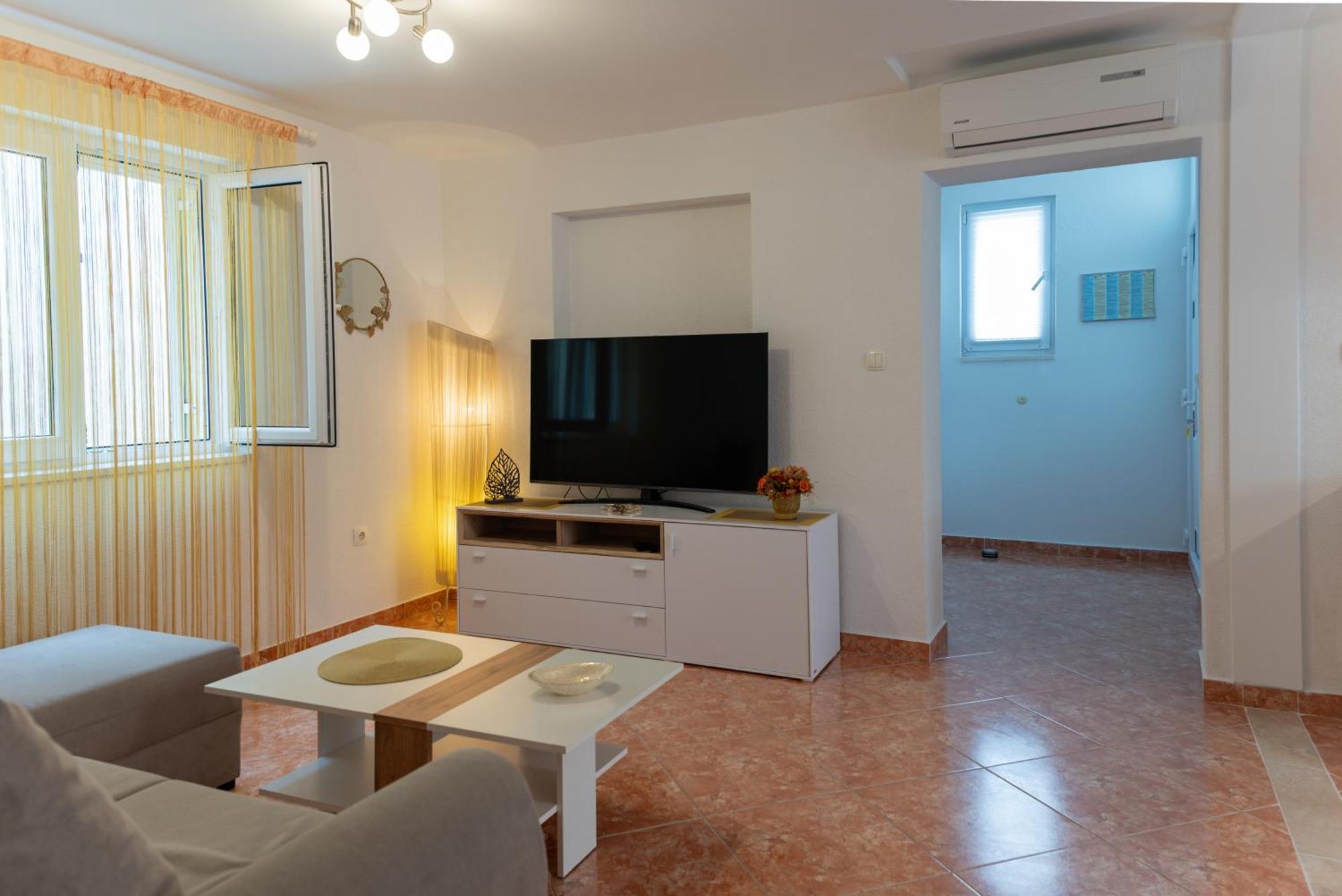 Apartment Domenika *